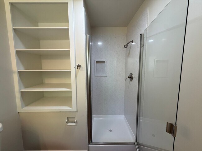 Building Photo - Newly renovated single story in Greenwood Estates!