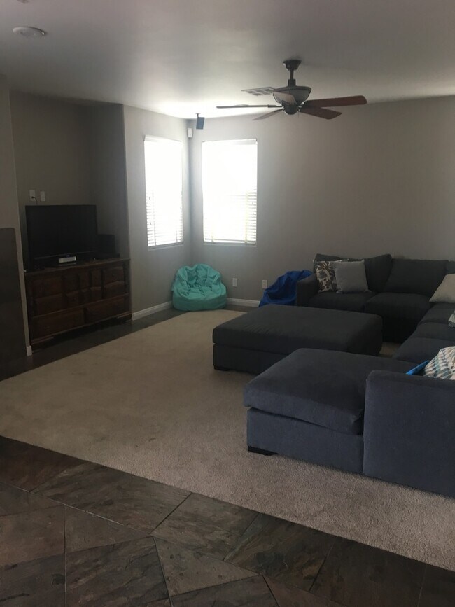 Building Photo - 4BDR/ 3BTH Lone Mountain Home Available Fo...