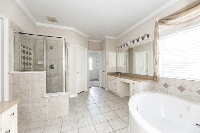 Building Photo - 15435 Stoneridge Park Ln