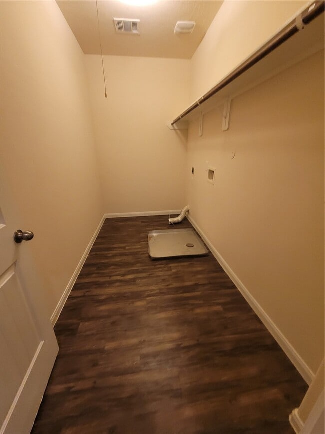 Building Photo - 2219 Bermuda Palms Dr