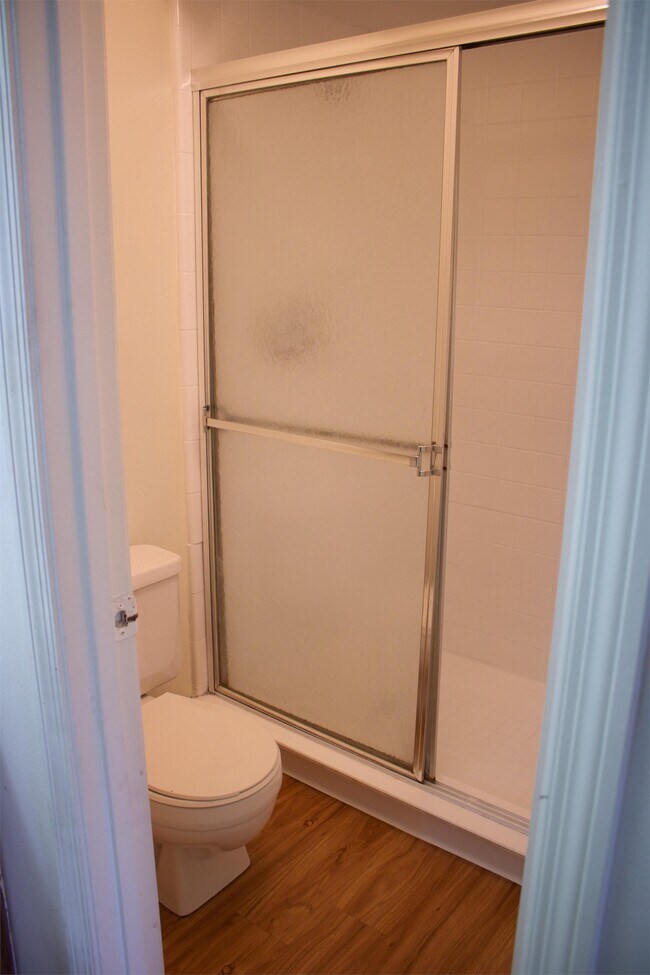 Building Photo - 232 Riverbend Dr