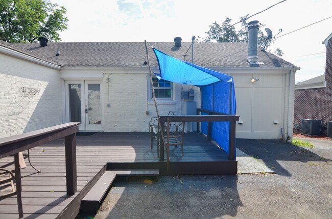 Building Photo - 815 Neartop Dr