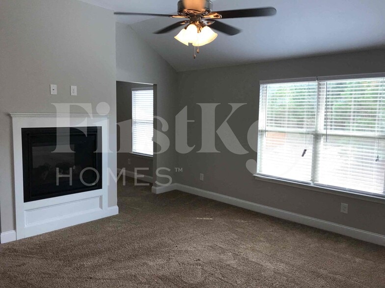 Building Photo - 2022 Poplar Falls Ave