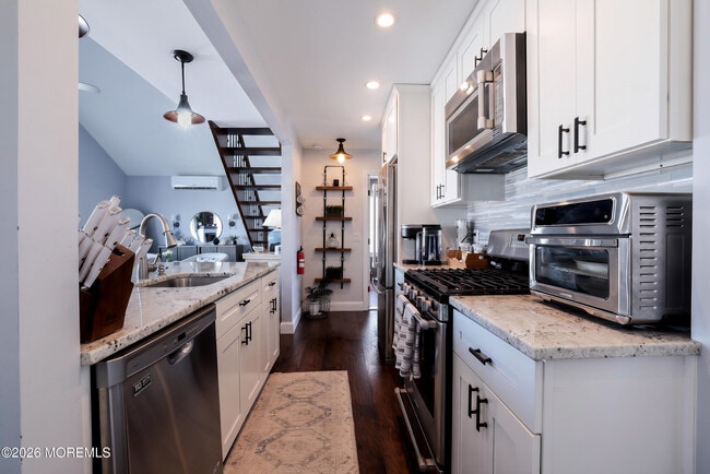 Building Photo - 140 Matilda Dr