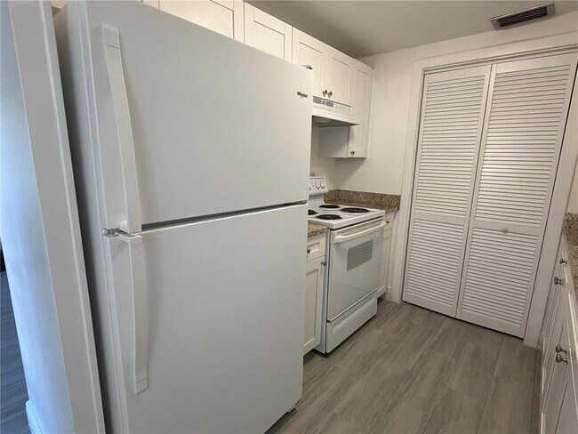 Building Photo - 1235 S Highland Ave