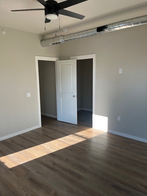 Building Photo - 203 E Oak St