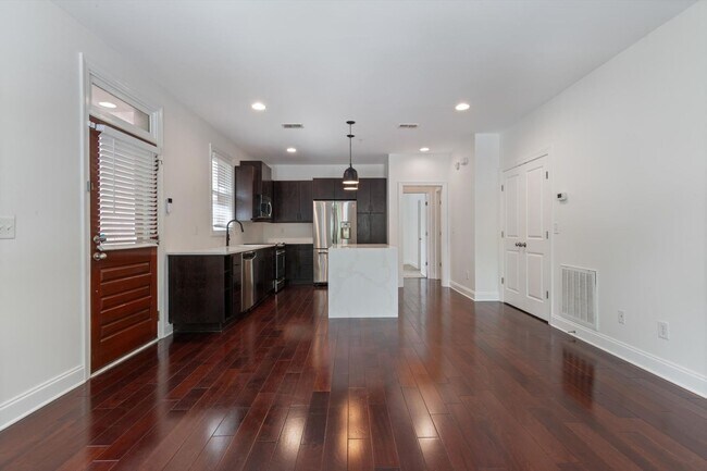 Building Photo - Germantown Modern Living!