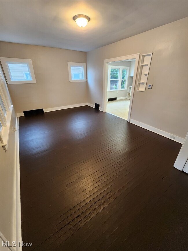 Building Photo - 2200 W 104th St