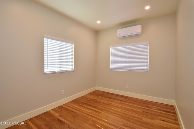 Building Photo - 130 N Cherry Ave