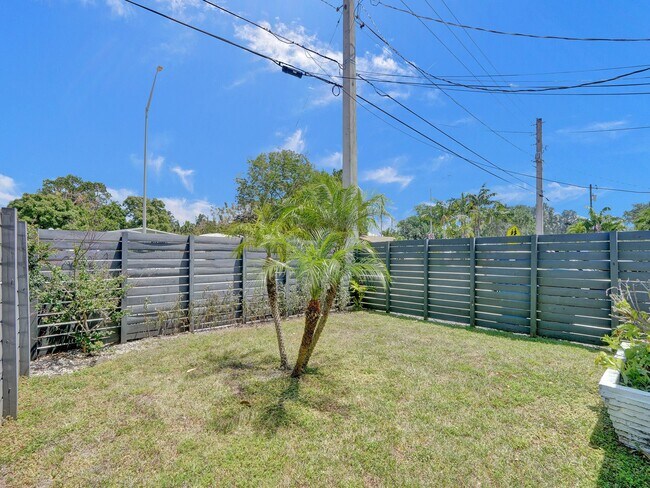 Building Photo - 1713 NE 15th Ave