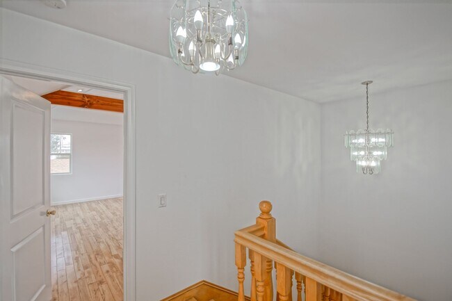 Building Photo - REMODELED, BRIGHT & SPACIOUS, 2-STORY HOME...