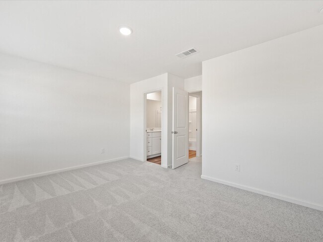 Building Photo - 608 Craven St