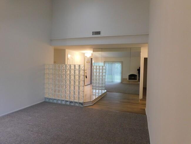 Building Photo - Spacious One Story 3-bedroom, 2-bathroom H...