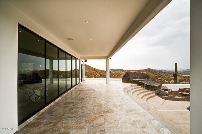 Building Photo - 301 E Jomax Rd