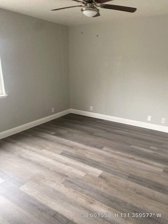 Building Photo - 4 Bed/3 Bath w/Loft.  HURRY won't Last Long!!!