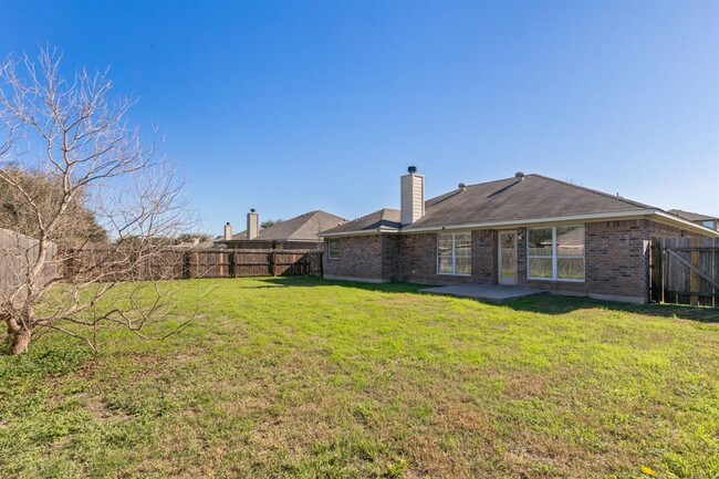 Building Photo - 1609 Paint Brush Dr
