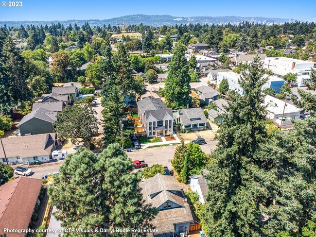 Building Photo - Stunning Modern Condo in Woodstock with Washer/Dryer in-unit, Patio & More