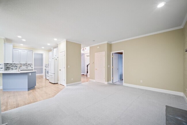 Building Photo - 16044 SE Flavel Dr
