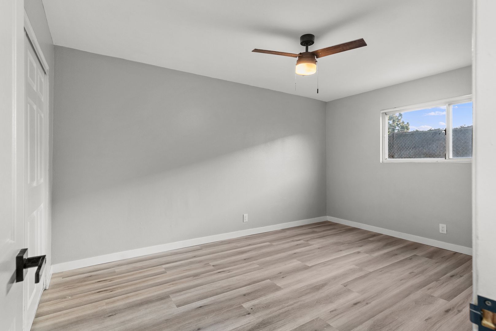 Building Photo - 10442 Lampson Ave