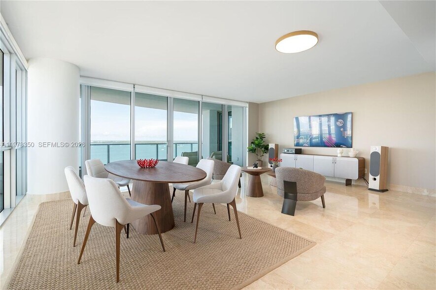 Building Photo - 1331 Brickell Bay Dr