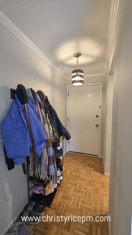 Building Photo - 11010 NE 68th St