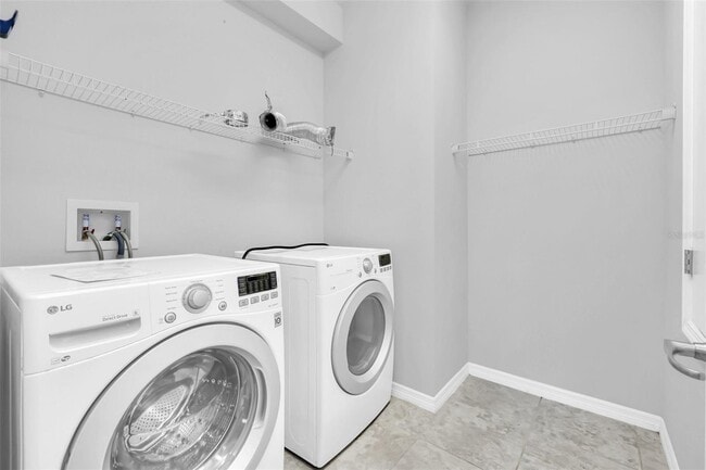 Building Photo - 2471 Seven Oaks Dr