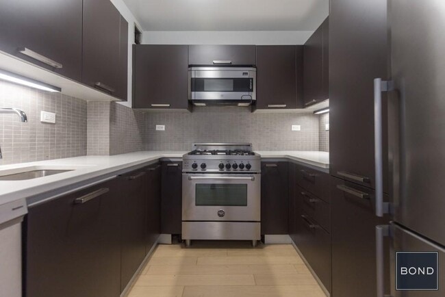 Building Photo - 222 E 39th St