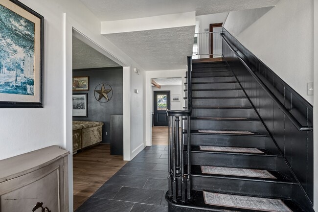 Building Photo - 326 Bayou View Dr