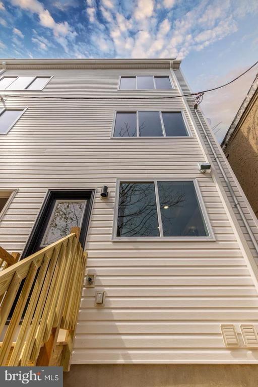 Building Photo - 2121 Bellmore St