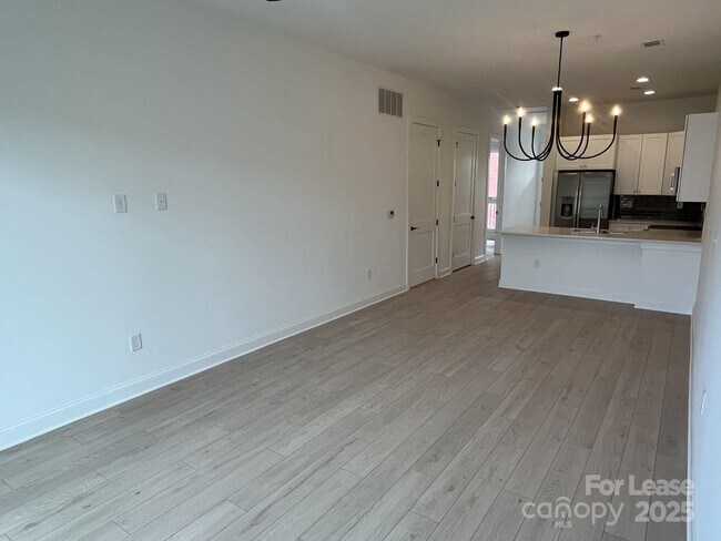 Building Photo - 19546 Greentree Way