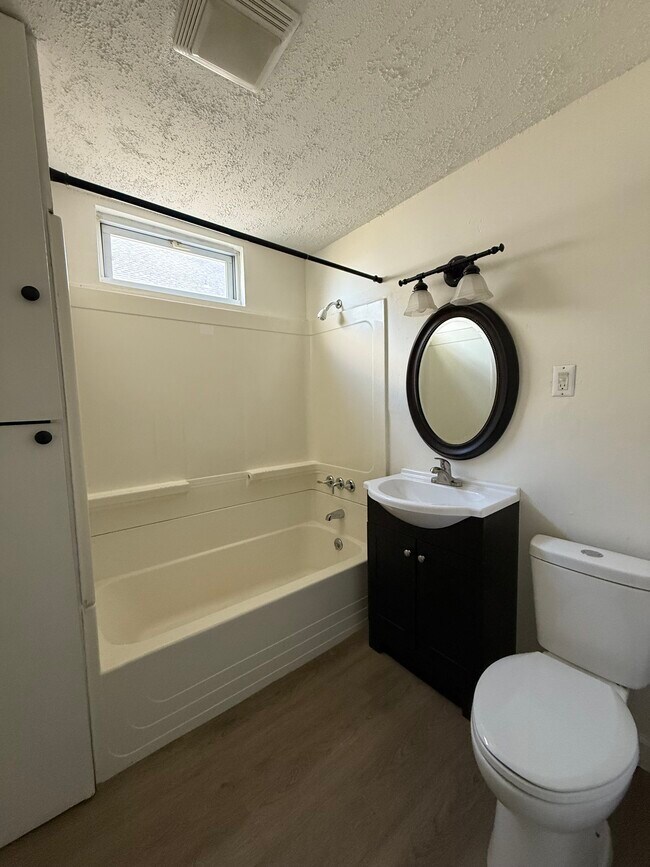 Building Photo - 75 Kelsey St