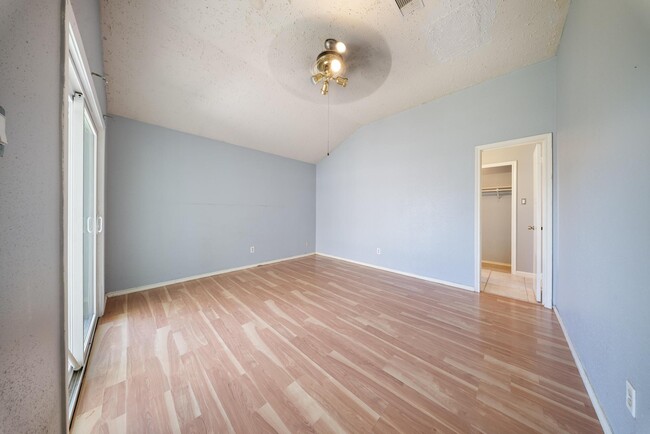 Building Photo - 15242 Peachmeadow Ln