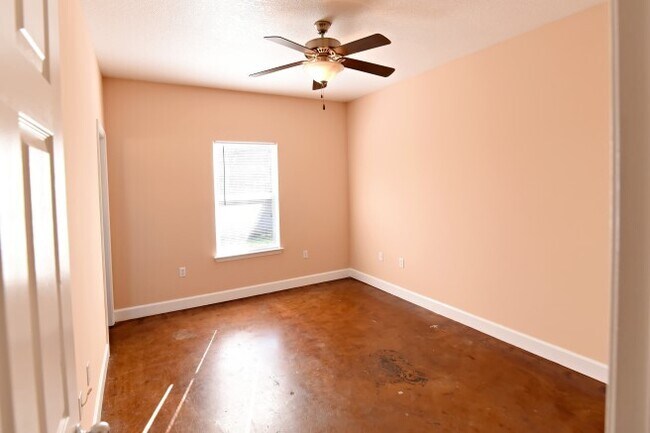 Building Photo - New Orleans Ave