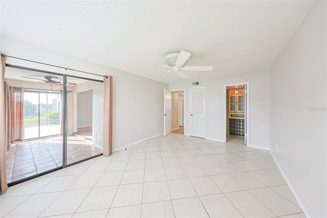 Building Photo - 611 Lively Dr