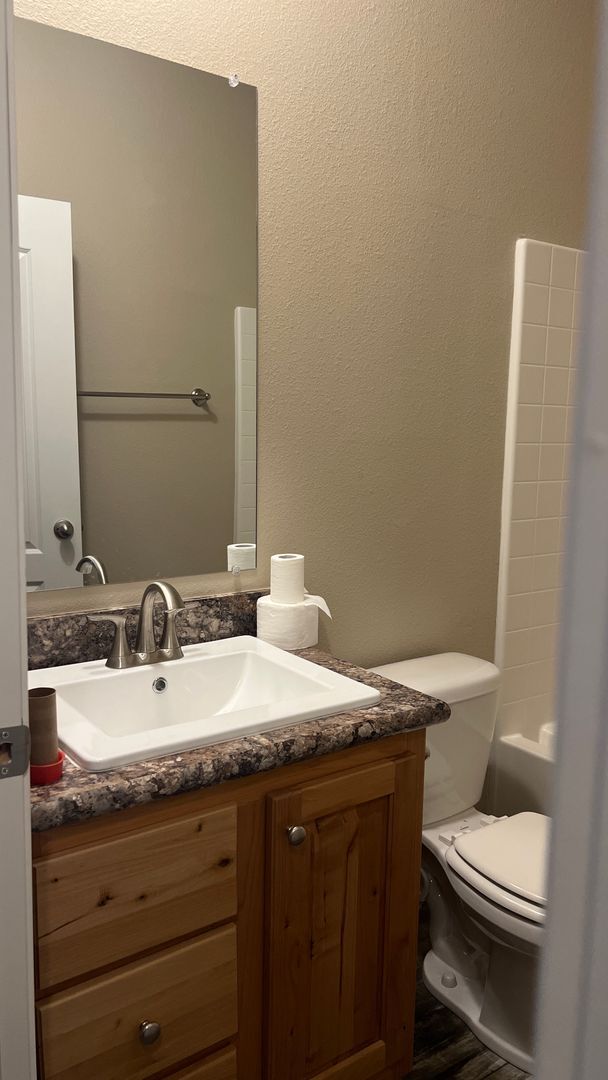 Building Photo - Newer Manufactured home  Paradise Location...