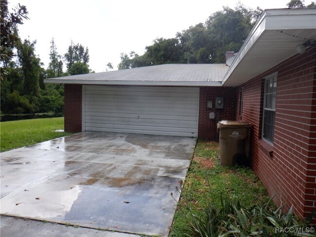 Building Photo - 35433 Crescent Dr