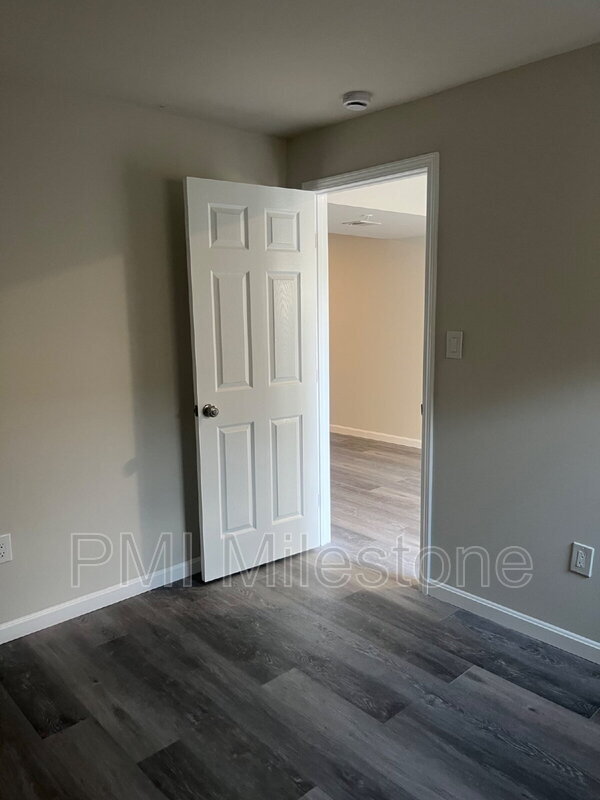 Building Photo - 9734 Dumbarton Dr