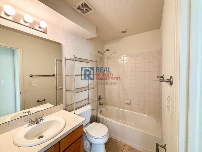 Building Photo - 3670 S Beeler St