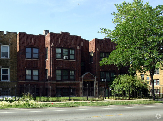 Primary Photo - 1 Bedroom Chicago Apartment For Rent