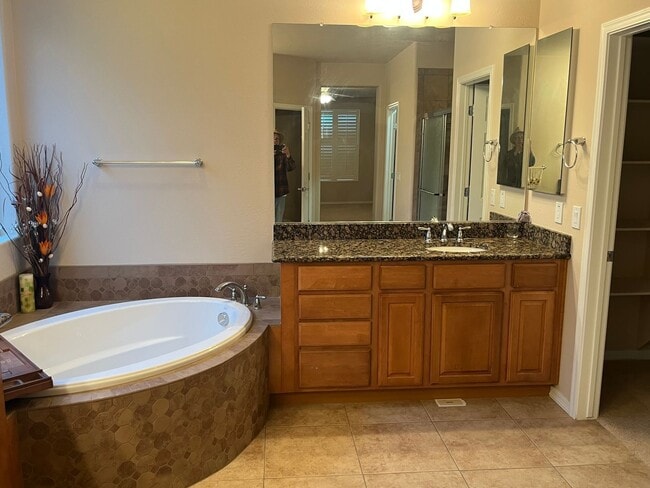 Building Photo - 18137 W Orchid Ln