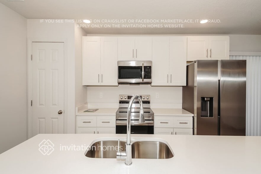 Building Photo - 12 Rolling Pl