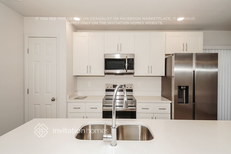 Building Photo - 5 Pineland Ln