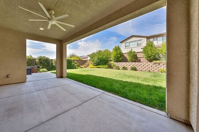 Building Photo - Luxury 5 Bedroom Home in Serrano – Spaciou...
