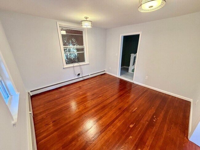 Building Photo - FOR RENT: Charming Remodeled Arts & Crafts Home in Monticello