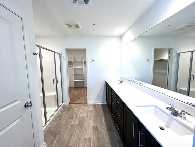 Building Photo - Brand-New 5-Bedroom, 3-Bath Single Family Home for Lease in Ontario with Solar Panels