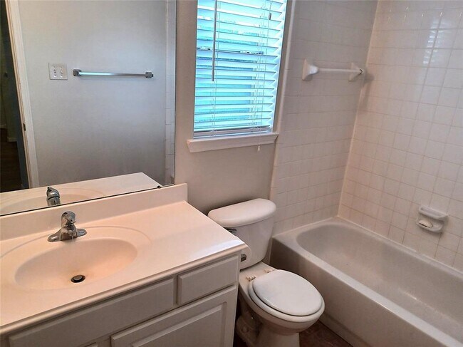 Building Photo - 13414 Beechglen Ln