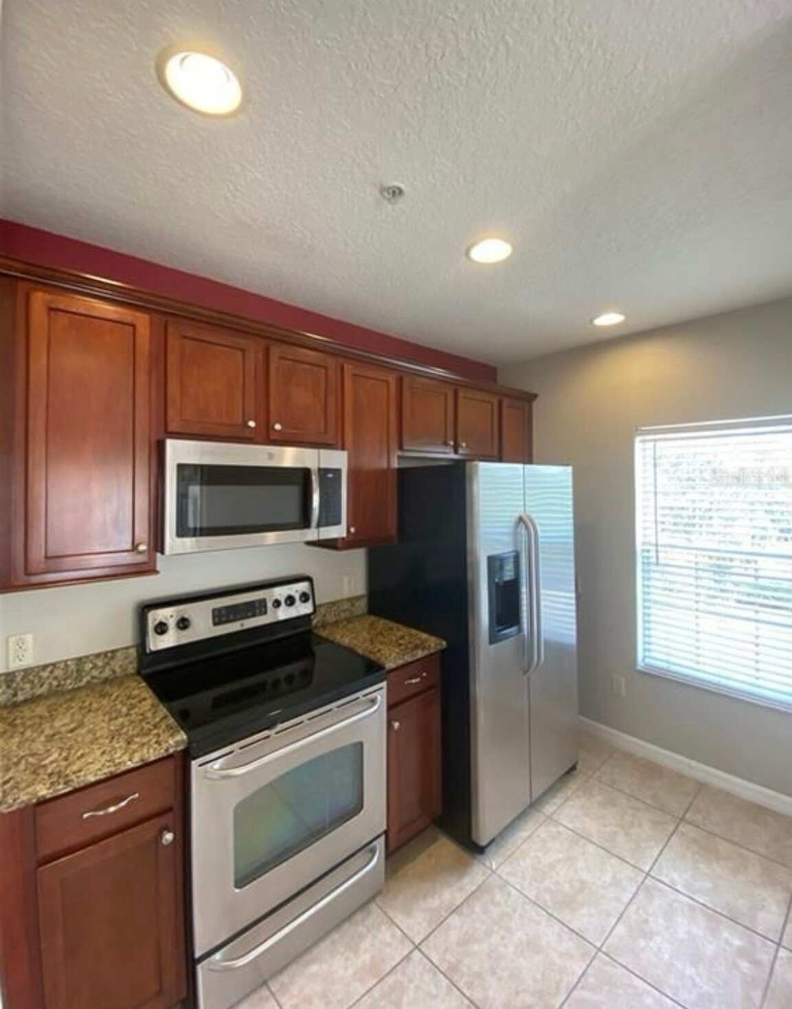 Kitchen - 408 Blue Bayou Ln