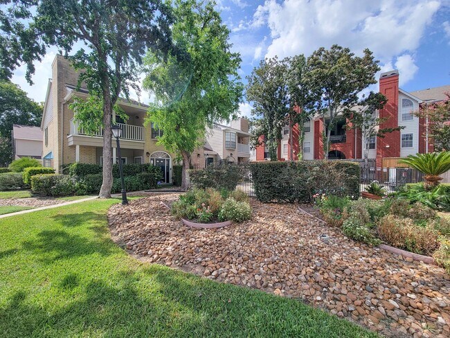 Building Photo - 2220 Bering Dr