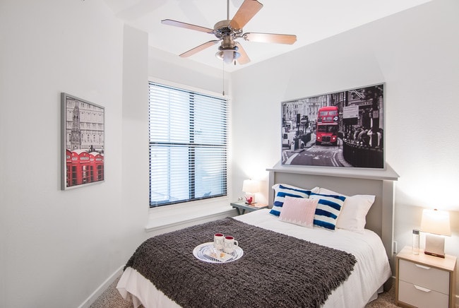 Building Photo - The Montrose