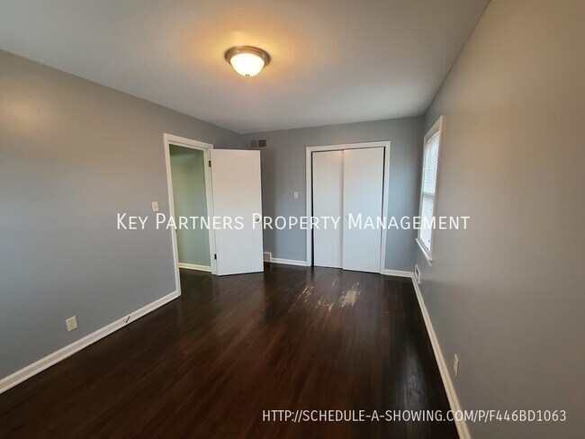 Building Photo - 1309 W 100th Terrace - Short term option!